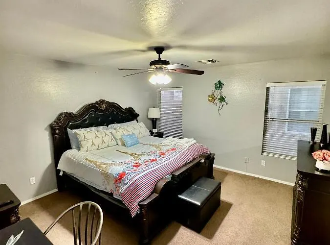 West Phx Cozy King Suit With Private Bathroom Inside A House