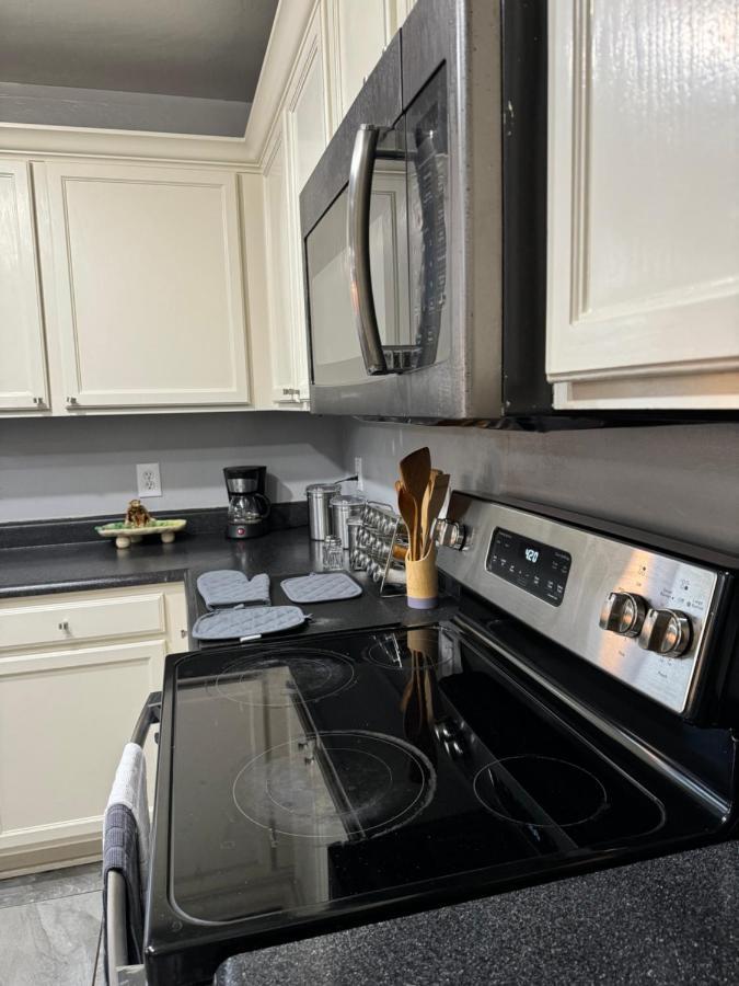 West Phx Cozy King With Private Bathroom Inside A House Homestay Phoenix