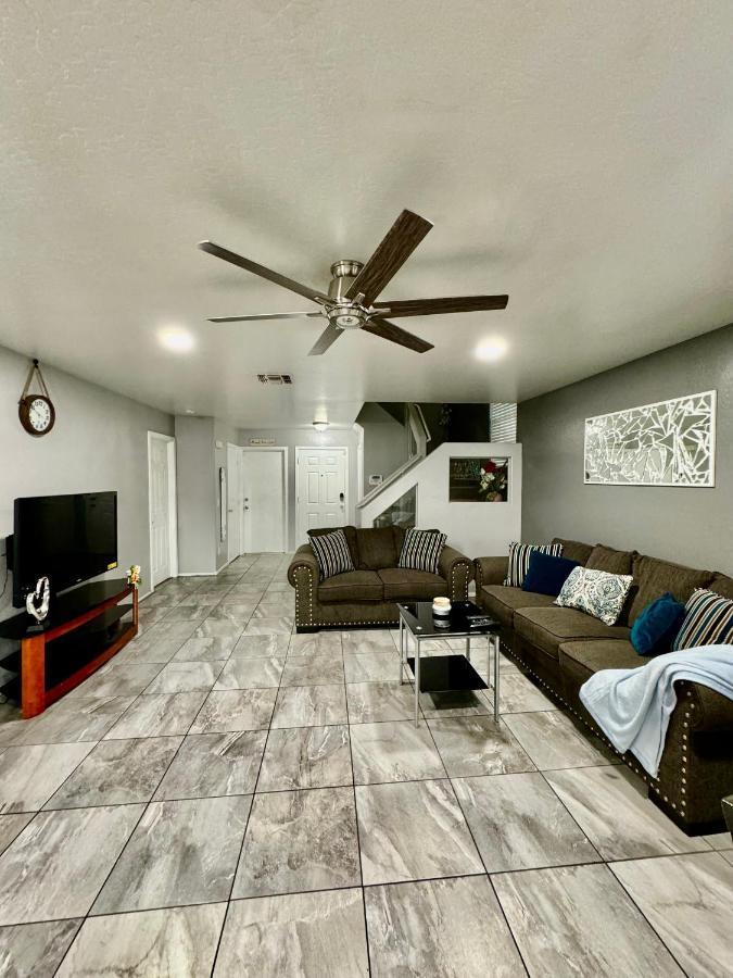 West Phx Cozy King With Private Bathroom Inside A House