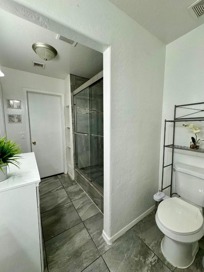 Homestay West Phx Cozy King With Private Bathroom Inside A House *