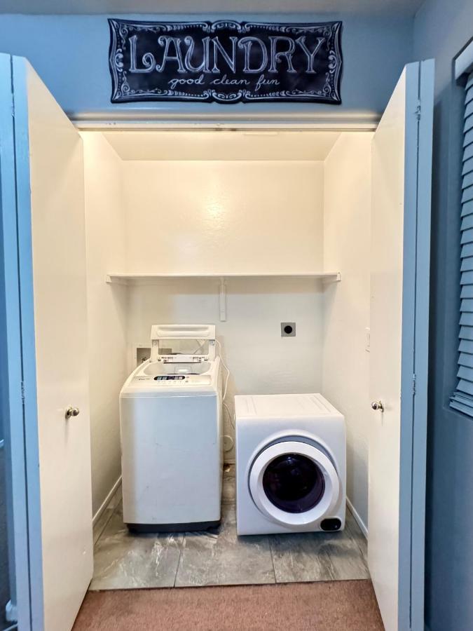 West Phx Cozy King With Private Bathroom Inside A House