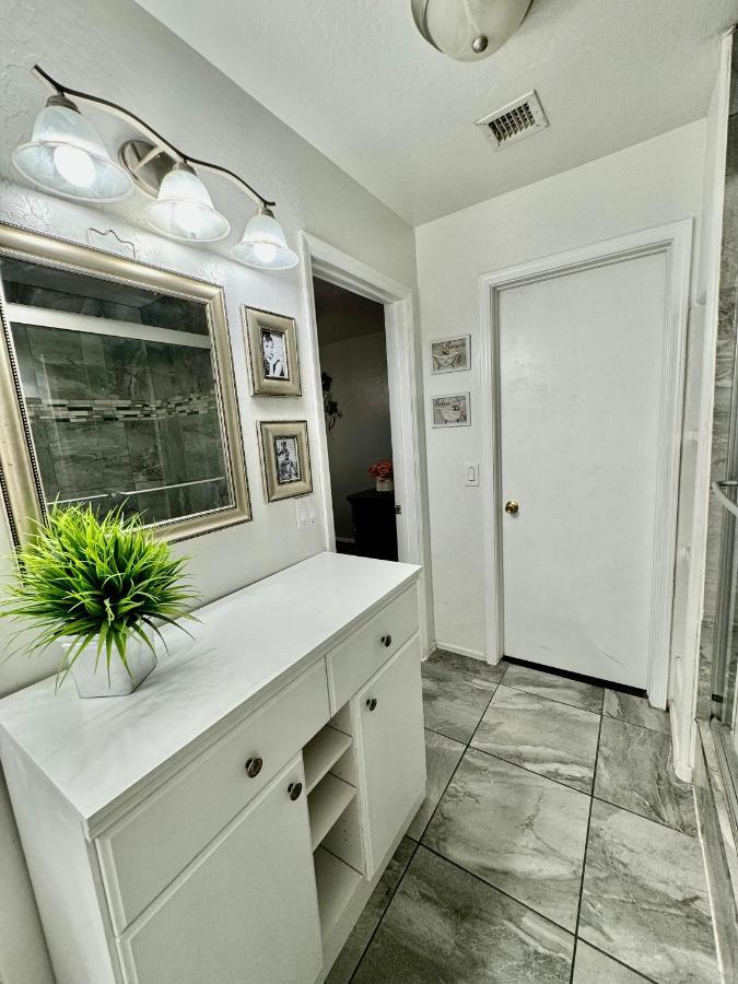 Homestay West Phx Cozy King With Private Bathroom Inside A House Phoenix