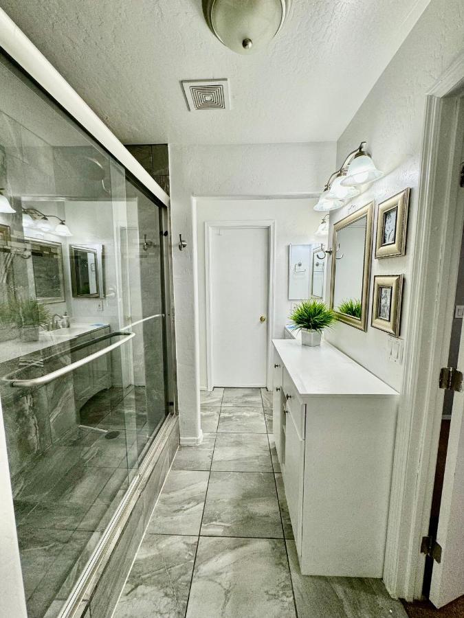 Homestay West Phx Cozy King With Private Bathroom Inside A House *