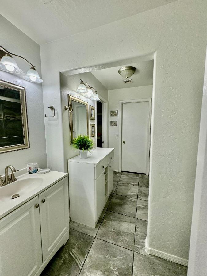 West Phx Cozy King With Private Bathroom Inside A House Homestay Phoenix