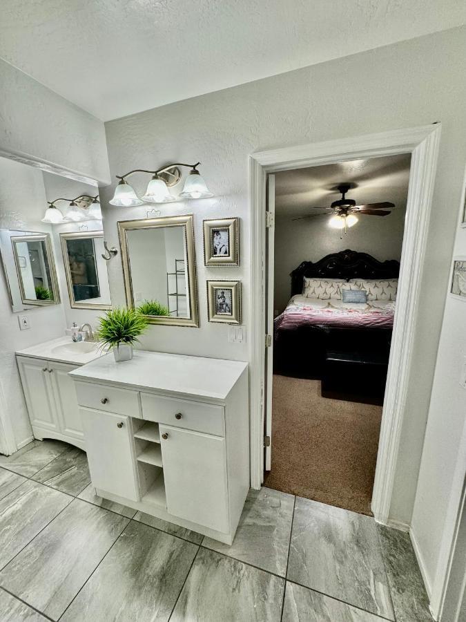 West Phx Cozy King With Private Bathroom Inside A House *