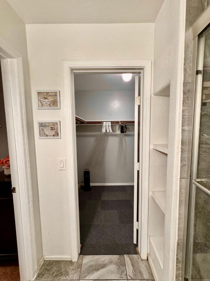 West Phx Cozy King With Private Bathroom Inside A House Homestay