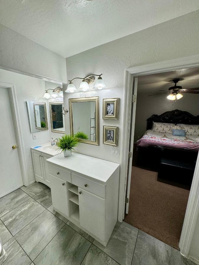 Homestay West Phx Cozy King With Private Bathroom Inside A House Phoenix