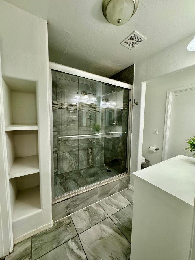 Homestay West Phx Cozy King With Private Bathroom Inside A House *